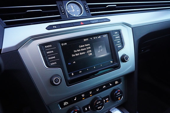 Volkswagen Passat 26 of 30