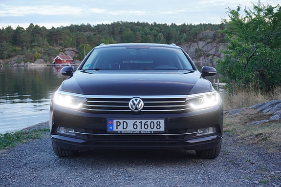 Volkswagen Passat 4 of 30