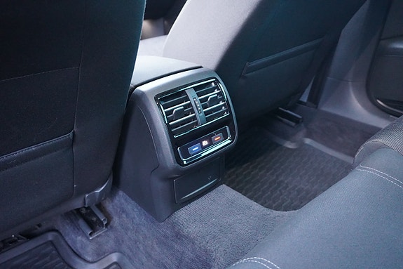 Volkswagen Passat 19 of 30