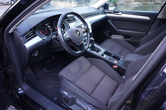 Volkswagen Passat 16 of 30