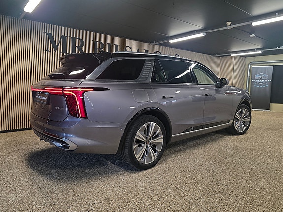 Hongqi E-HS9 15 of 30
