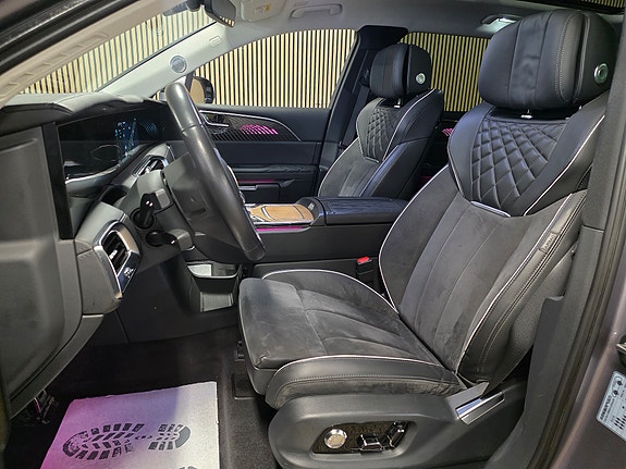 Hongqi E-HS9 25 of 30