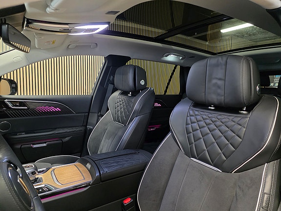 Hongqi E-HS9 27 of 30