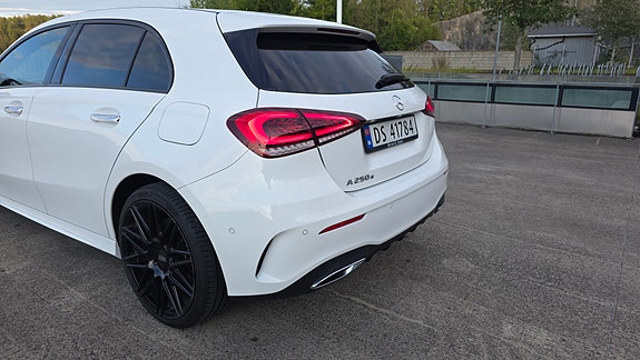 Mercedes-Benz A250 e 14 of 30