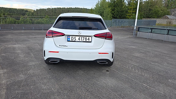 Mercedes-Benz A250 e 5 of 30