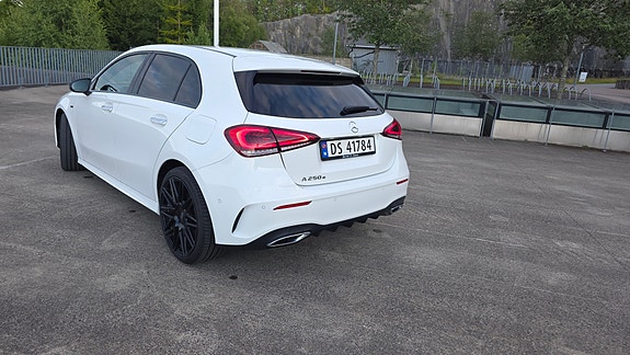 Mercedes-Benz A250 e 6 of 30