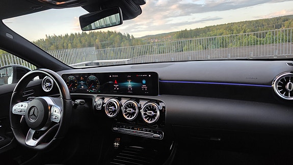 Mercedes-Benz A250 e 25 of 30