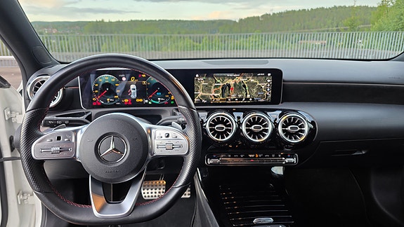 Mercedes-Benz A250 e 21 of 30
