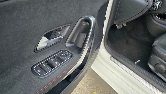 Mercedes-Benz A250 e 28 of 30
