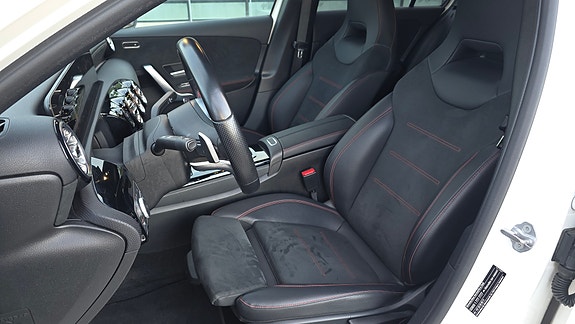 Mercedes-Benz A250 e 18 of 30