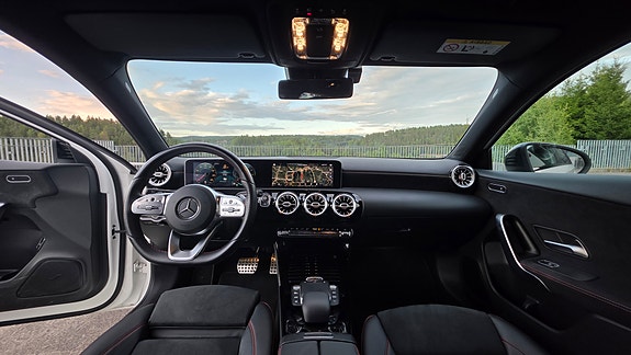 Mercedes-Benz A250 e 22 of 30