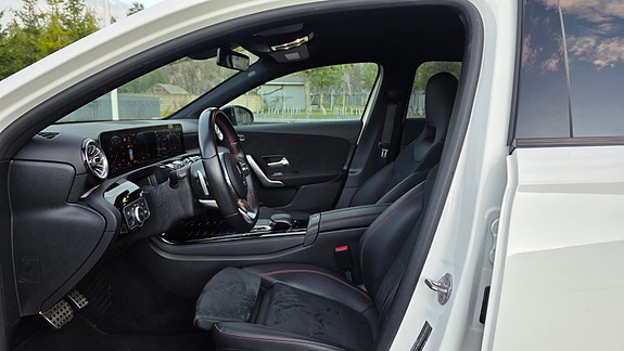 Mercedes-Benz A250 e 19 of 30
