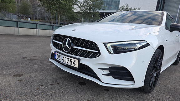 Mercedes-Benz A250 e 10 of 30