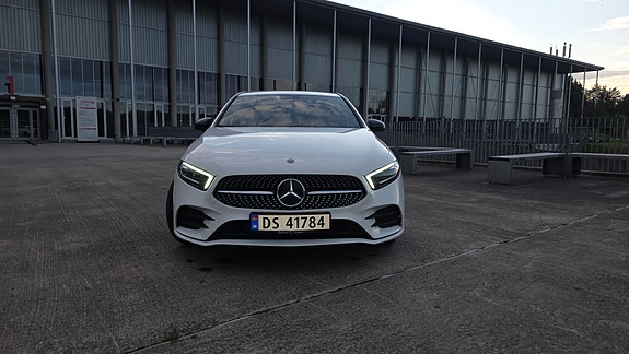 Mercedes-Benz A250 e 2 of 30