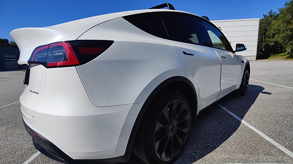 Tesla Model Y 3 of 30