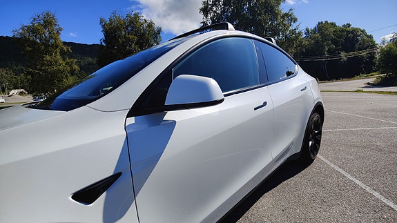 Tesla Model Y 6 of 30