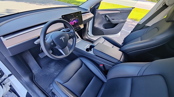 Tesla Model Y 26 of 30