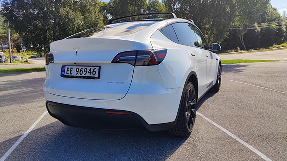 Tesla Model Y 13 of 30