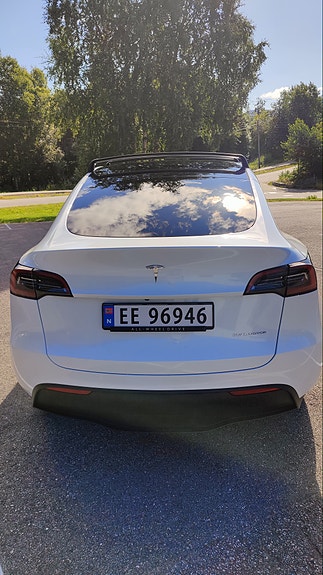 Tesla Model Y 14 of 30