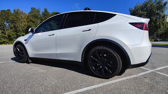 Tesla Model Y 2 of 30