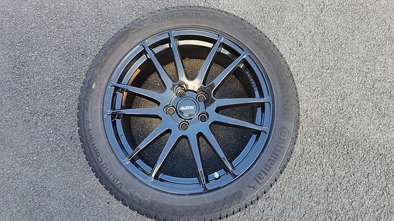 Tesla Model Y 30 of 30