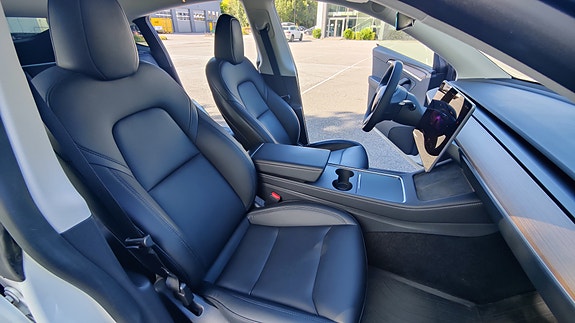 Tesla Model Y 22 of 30