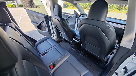 Tesla Model Y 28 of 30