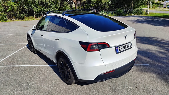 Tesla Model Y 10 of 30