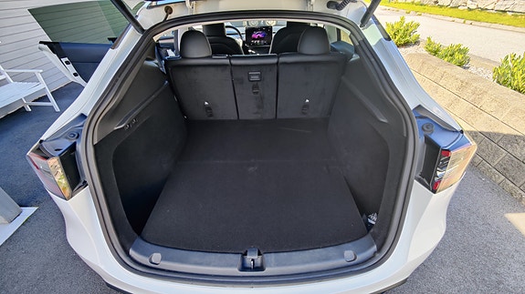 Tesla Model Y 25 of 30