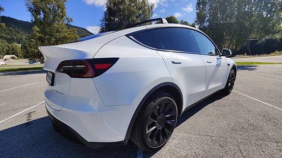 Tesla Model Y 15 of 30