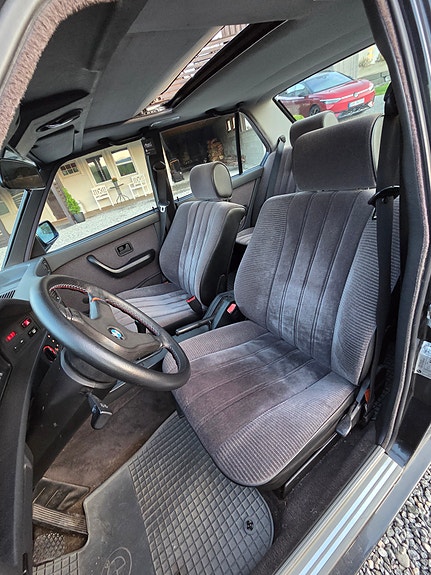 BMW 520i 12 of 14