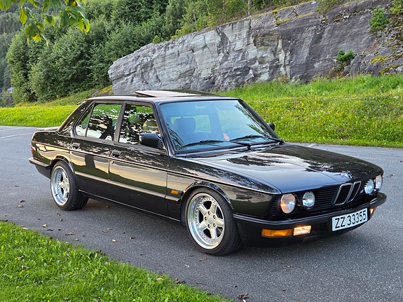 BMW 520i 5 of 14