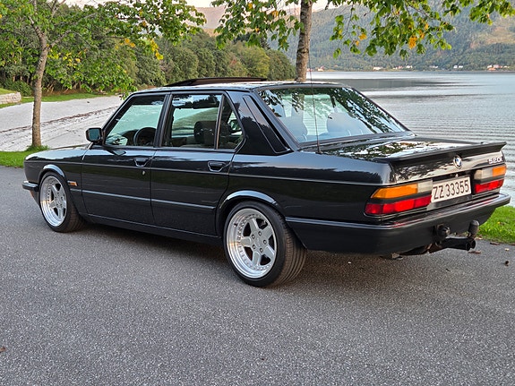 BMW 520i 7 of 14