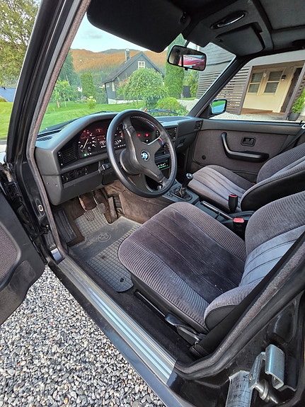 BMW 520i 11 of 14