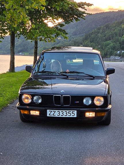 BMW 520i 4 of 14