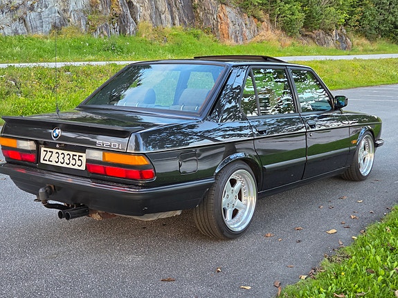 BMW 520i 6 of 14