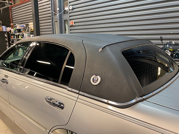 Lincoln Town Car 9 of 21