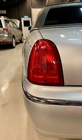 Lincoln Town Car 19 of 21