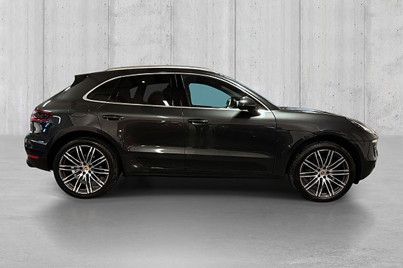 Porsche Macan 8 of 23