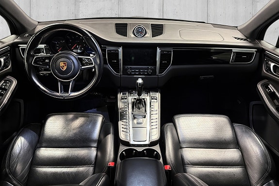 Porsche Macan 10 of 23