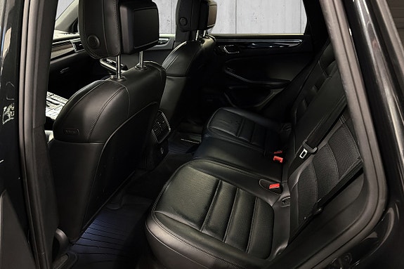 Porsche Macan 12 of 23