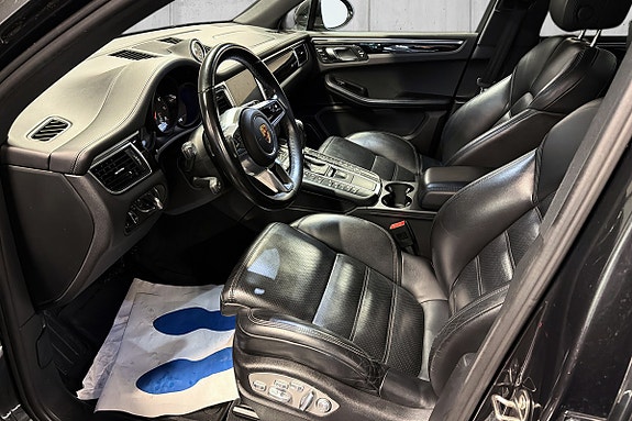 Porsche Macan 11 of 23