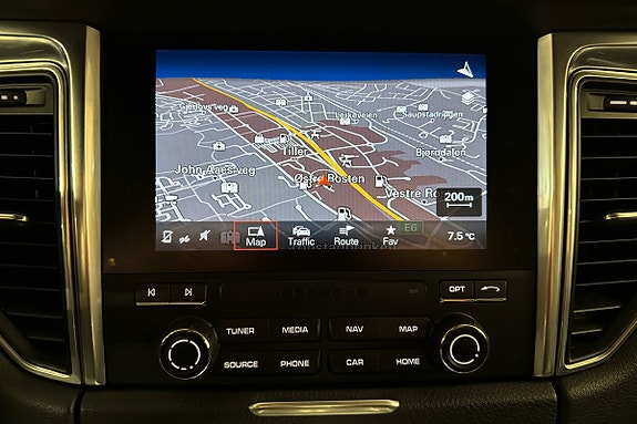 Porsche Macan 17 of 23