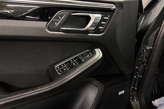 Porsche Macan 19 of 23