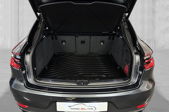 Porsche Macan 9 of 23