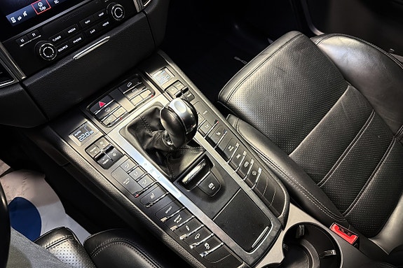 Porsche Macan 18 of 23