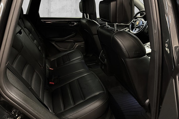 Porsche Macan 14 of 23