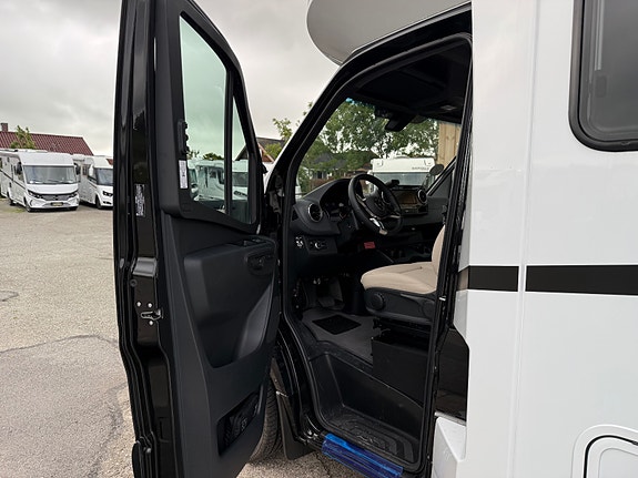 Laika KREOS L5009 MB, Topputgave, 2-Enkle senger, Senkeseng, Alde, 2xAC, Komfyr, Skinn, Lithium+++ Mercedes, Automat 9-trinn, 170HK, 10års Tetthetsgaranti 10 of 30