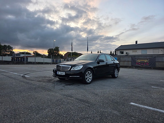 Mercedes-Benz C180 d 2 of 22