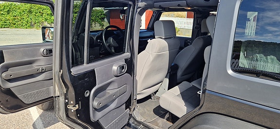 Jeep Wrangler 11 of 24